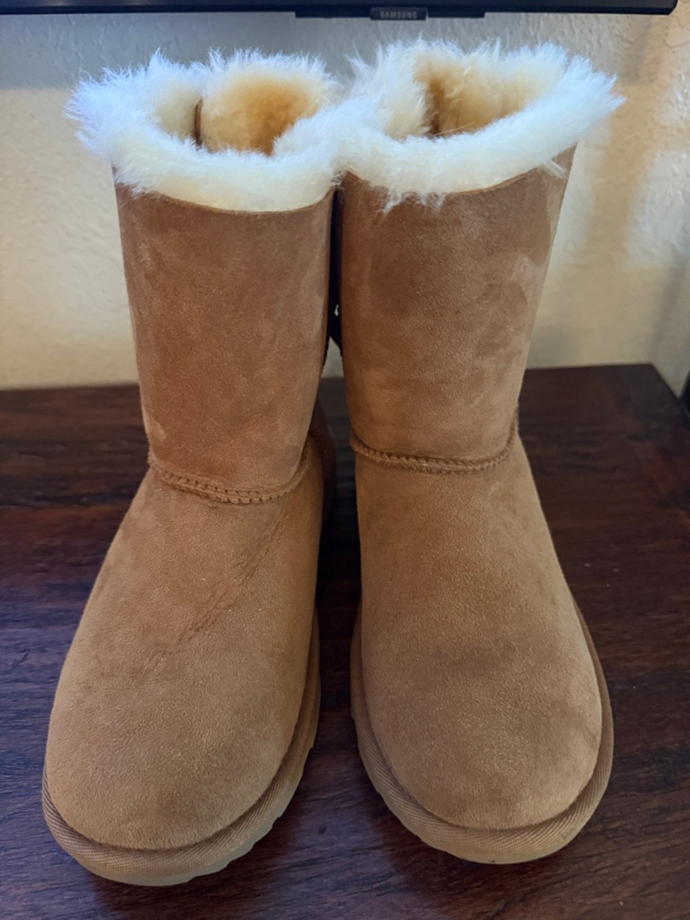 Bailey Bow Uggs - Picture 2 of 6